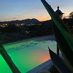 Апартаменты Poggio Ulivo Pool-apartments Rivoli Veronese